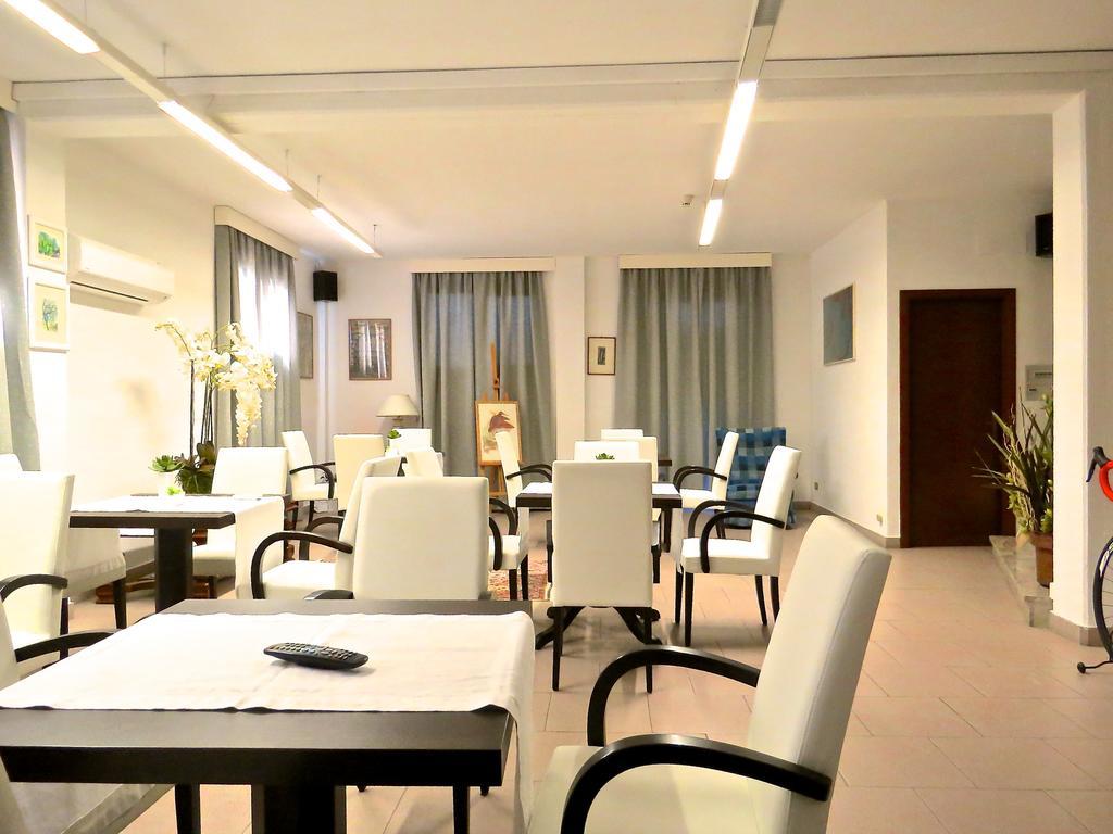 Hotel Rosmarina Marina di Grosseto Buitenkant foto
